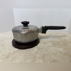 Vintage MAGNALITE by GHC cast aluminum 1 Quart 
sauce pan